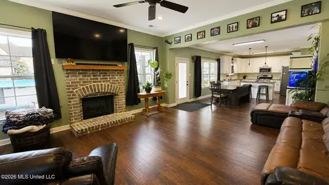 Entry Way - 1598 Carlee Dr, Hernando, MS 38632 photo 2 of 5