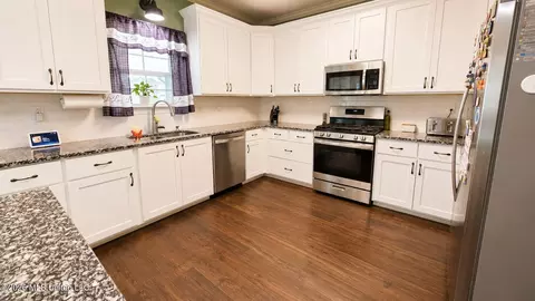 Kitchen - 1598 Carlee Dr, Hernando, MS 38632 photo 3 of 3