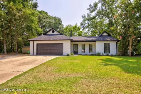 1528 Barracuda Dr, Gautier, MS 39553