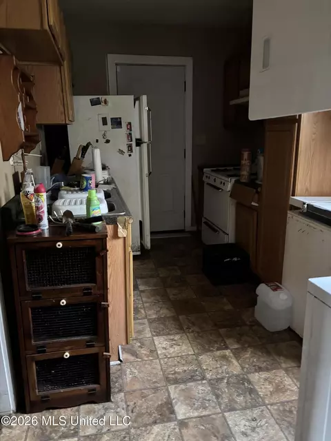 Kitchen - 486 Collier Ave, Jackson, MS 39213 photo 1 of 2