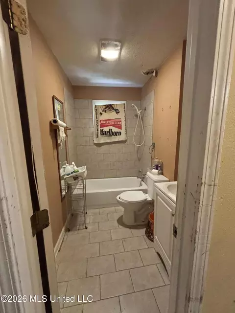 Bath - 486 Collier Ave, Jackson, MS 39213 photo 1 of 1