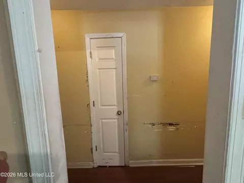 Entry Way - 486 Collier Ave, Jackson, MS 39213 photo 1 of 1