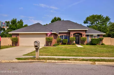 160 Saltmeadow Cir, Ocean Springs, MS 39564