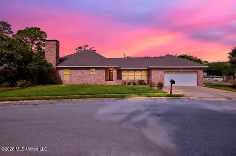 401 S Caribe Pl, Gulfport, MS 39507