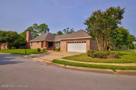 401 S Caribe Pl, Gulfport, MS 39507