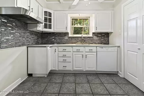 Kitchen - 3 Pecan Rdg, Diamondhead, MS 39525 photo 1 of 1
