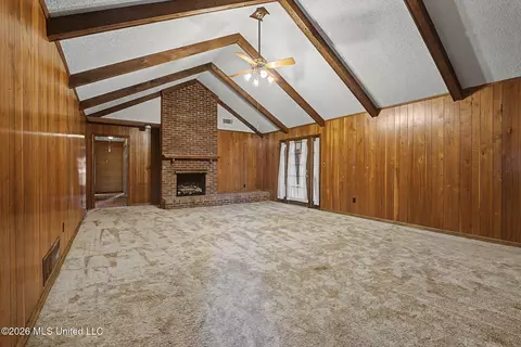 Living - 124 N Parkway St, Hernando, MS 38632 photo 2 of 5