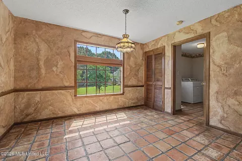 Dining - 124 N Parkway St, Hernando, MS 38632 photo 2 of 2