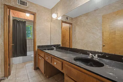 Bath - 124 N Parkway St, Hernando, MS 38632 photo 1 of 2