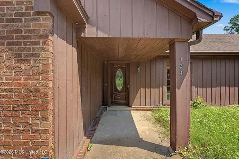 Exterior - 124 N Parkway St, Hernando, MS 38632 photo 4 of 6