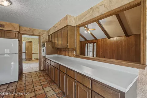 Kitchen - 124 N Parkway St, Hernando, MS 38632 photo 3 of 3