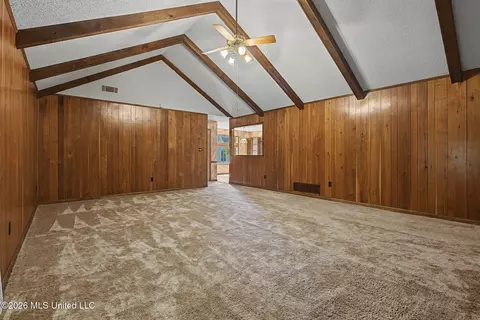 Living - 124 N Parkway St, Hernando, MS 38632 photo 3 of 5