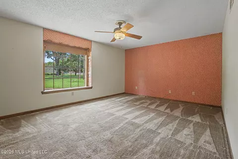 Bedroom - 124 N Parkway St, Hernando, MS 38632 photo 2 of 5