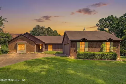Exterior - 124 N Parkway St, Hernando, MS 38632 photo 3 of 6