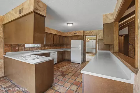Kitchen - 124 N Parkway St, Hernando, MS 38632 photo 1 of 3