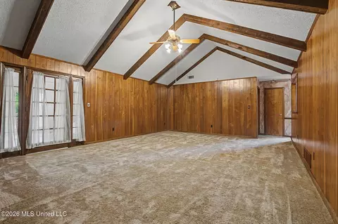Living - 124 N Parkway St, Hernando, MS 38632 photo 1 of 5