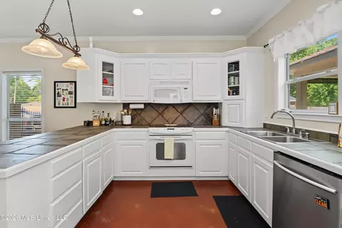 Kitchen - 206 Larosa Rd, Long Beach, MS 39560 photo 2 of 2