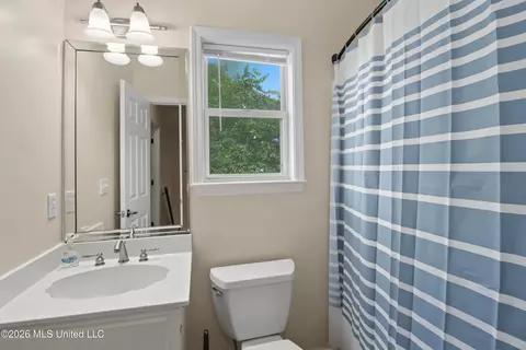 Bath - 206 Larosa Rd, Long Beach, MS 39560 photo 3 of 4
