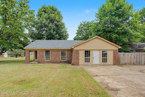 8432 Southernwood Cv, Southaven, MS 38671