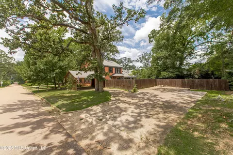 Exterior - 900 N James Ave, Mccomb, MS 39648 photo 2 of 3