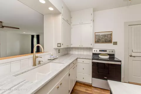 Kitchen - 900 N James Ave, Mccomb, MS 39648 photo 1 of 4