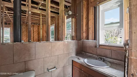 Bath - 5572 Pine Lane Dr, Jackson, MS 39211 photo 1 of 3
