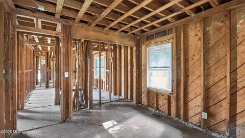 Entry Way - 5572 Pine Lane Dr, Jackson, MS 39211 photo 1 of 10