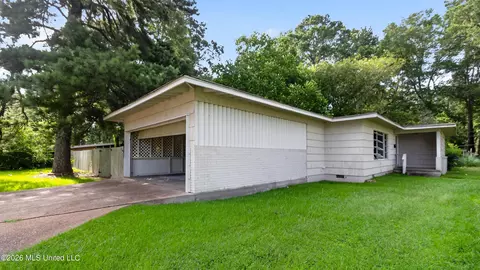 Exterior - 5572 Pine Lane Dr, Jackson, MS 39211 photo 3 of 4
