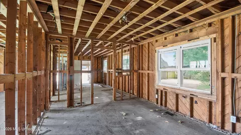 Entry Way - 5572 Pine Lane Dr, Jackson, MS 39211 photo 2 of 10
