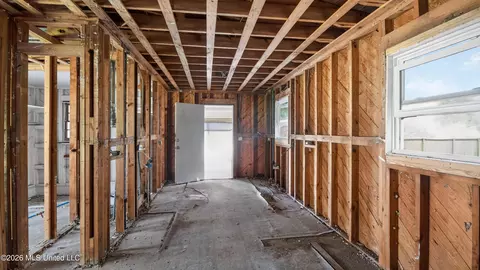 Entry Way - 5572 Pine Lane Dr, Jackson, MS 39211 photo 6 of 10