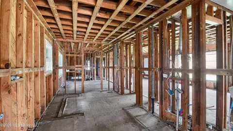 Entry Way - 5572 Pine Lane Dr, Jackson, MS 39211 photo 7 of 10