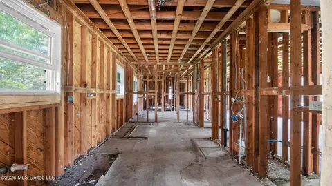 Entry Way - 5572 Pine Lane Dr, Jackson, MS 39211 photo 5 of 10