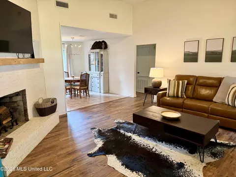 Living - 124 Sara Dr, Brandon, MS 39042 photo 1 of 3