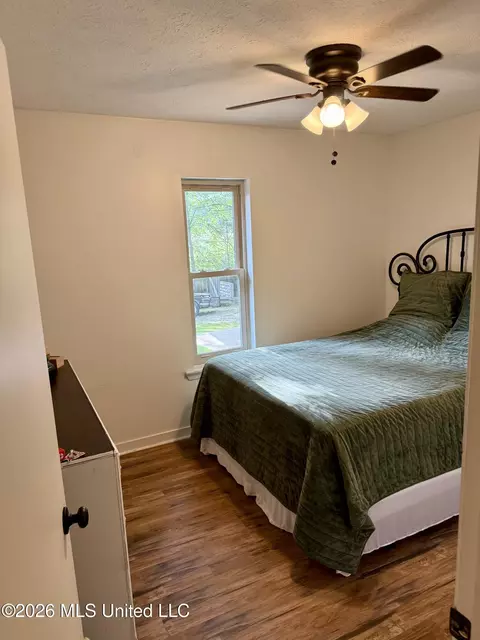 Bedroom - 124 Sara Dr, Brandon, MS 39042 photo 3 of 3