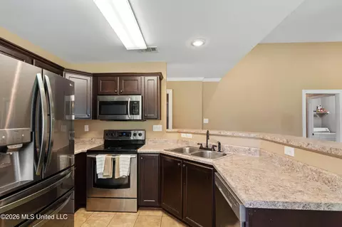 Kitchen - 3248 Magnolia Dr, Hernando, MS 38632 photo 2 of 3