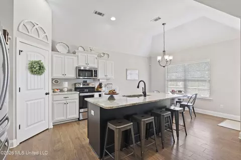 Kitchen - 209 Eagle View Dr, Senatobia, MS 38668 photo 1 of 2