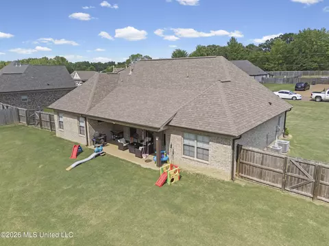 Exterior - 209 Eagle View Dr, Senatobia, MS 38668 photo 7 of 9