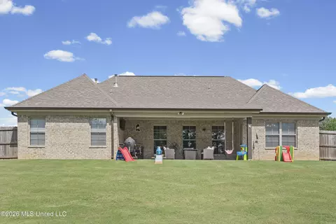 Exterior - 209 Eagle View Dr, Senatobia, MS 38668 photo 2 of 9