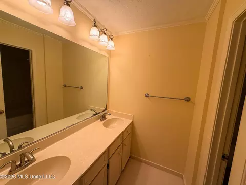 Bath - 100 Coachmans Rd, Madison, MS 39110 photo 2 of 5