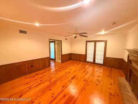 Living - 100 Coachmans Rd, Madison, MS 39110 photo 4 of 5