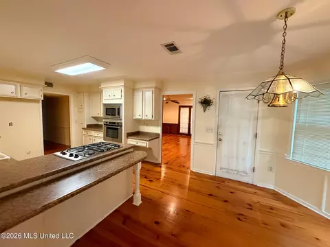 Kitchen - 100 Coachmans Rd, Madison, MS 39110 photo 2 of 3