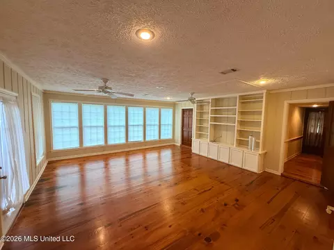 Living - 100 Coachmans Rd, Madison, MS 39110 photo 3 of 5