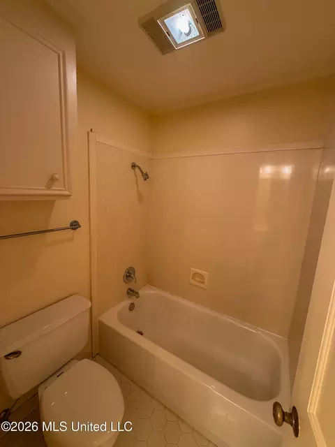 Bath - 100 Coachmans Rd, Madison, MS 39110 photo 3 of 5