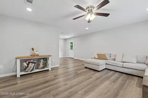 Living - 131 Southern Oaks, Lucedale, MS 39452 photo 2 of 3