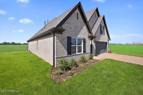 Exterior - 13758 Jack Thomas Blvd, Olive Branch, MS 38654 photo 2 of 7