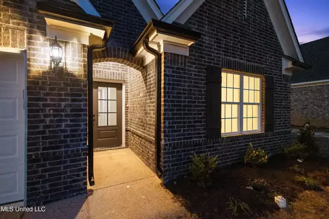 Entry Way - 13758 Jack Thomas Blvd, Olive Branch, MS 38654 photo 1 of 3
