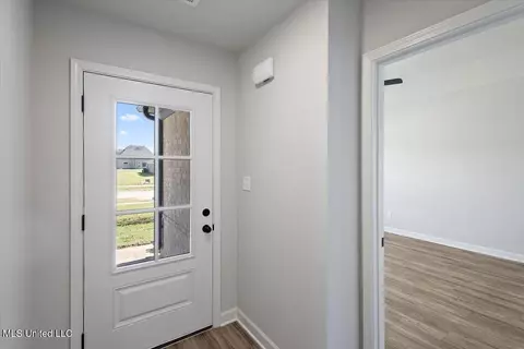 Entry Way - 13758 Jack Thomas Blvd, Olive Branch, MS 38654 photo 2 of 3