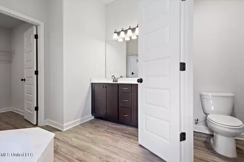 Entry Way - 13758 Jack Thomas Blvd, Olive Branch, MS 38654 photo 3 of 3