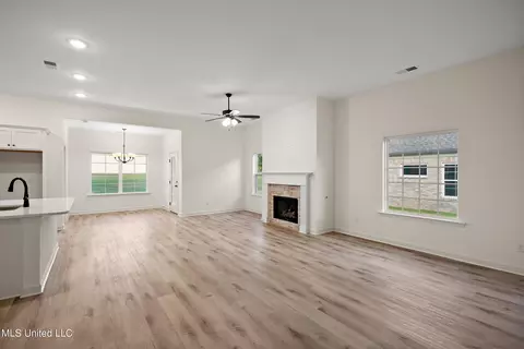 Living - 6464 Chloe Way, Walls, MS 38680 photo 1 of 2