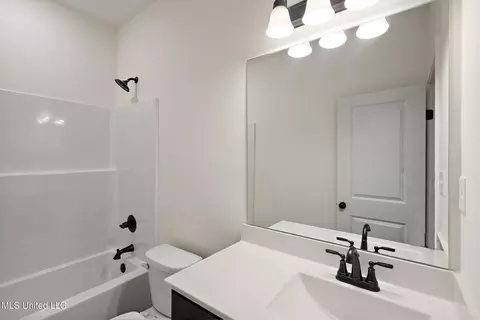 Bath - 6464 Chloe Way, Walls, MS 38680 photo 3 of 3